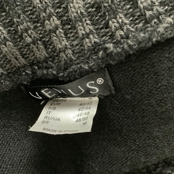 Venus Classic Sweater Medium - Picture 8 of 12